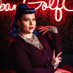 Meet your Posher, Buxom